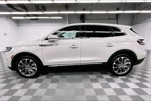 Used 2023 Lincoln Nautilus Reserve image 14
