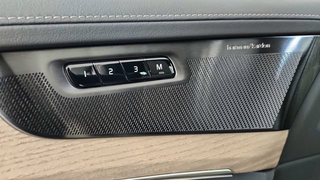 New 2026 Volvo XC90 T8 Plus w/ Protection Package Premier AWD/4WD image 11