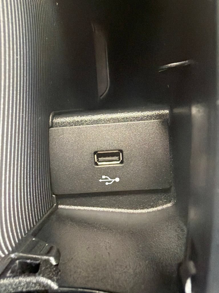 Used 2018 Ford Edge SE FWD image 36