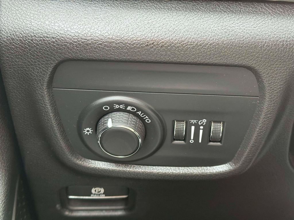 Used 2022 Jeep Grand Cherokee Altitude image 22