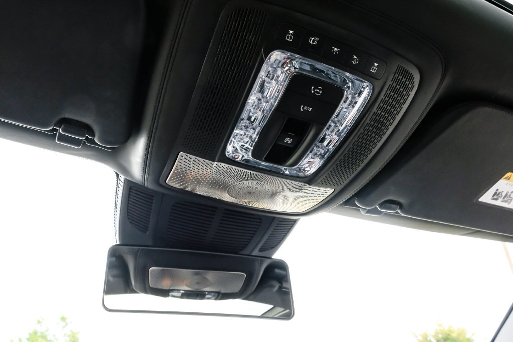 Used 2024 Mercedes-Benz Maybach GLS 600 4MATIC image 38