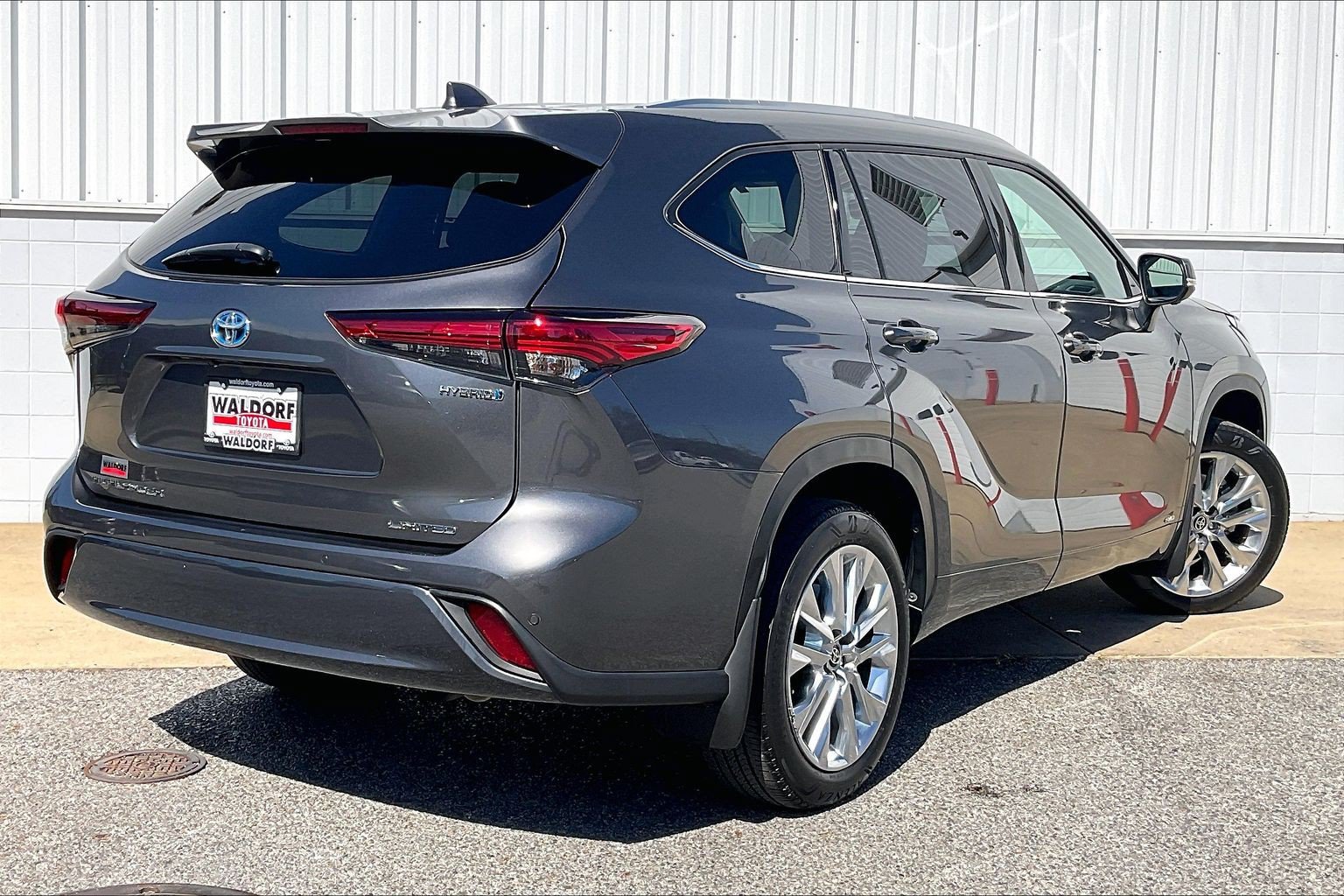 Used 2023 Toyota Highlander Limited AWD/4WD image 17