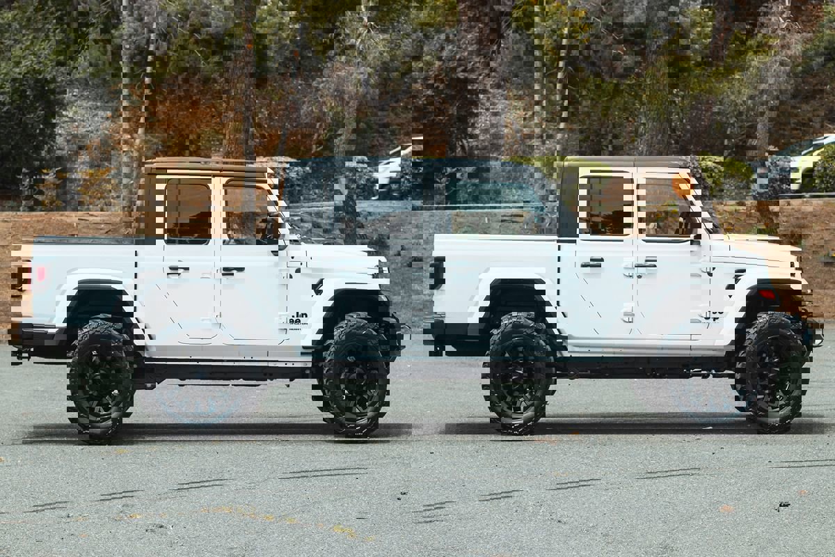 Used 2024 Jeep Gladiator Sport image 15