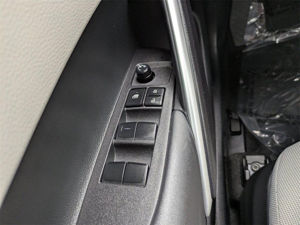 Used 2025 Toyota Corolla Cross L image 20