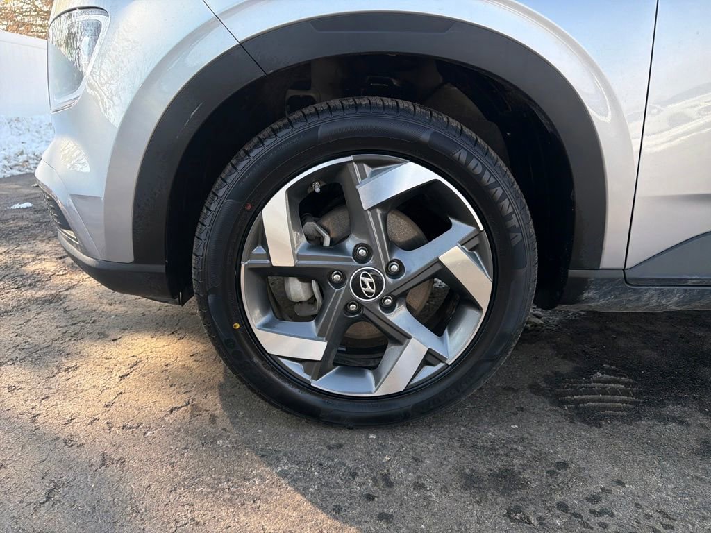Used 2024 Hyundai Venue SEL image 30