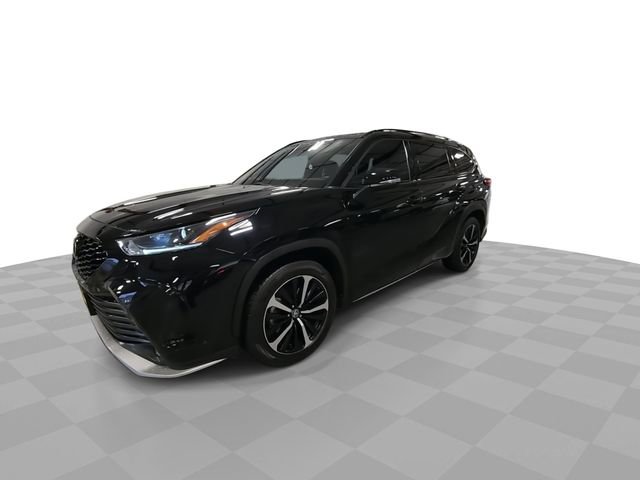 Used 2022 Toyota Highlander XSE FWD image 4