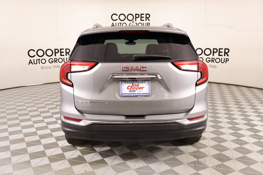 Used 2024 GMC Terrain SLT image 21