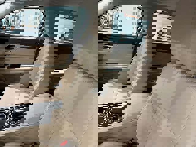 Used 2018 Jaguar XF Premium image 13