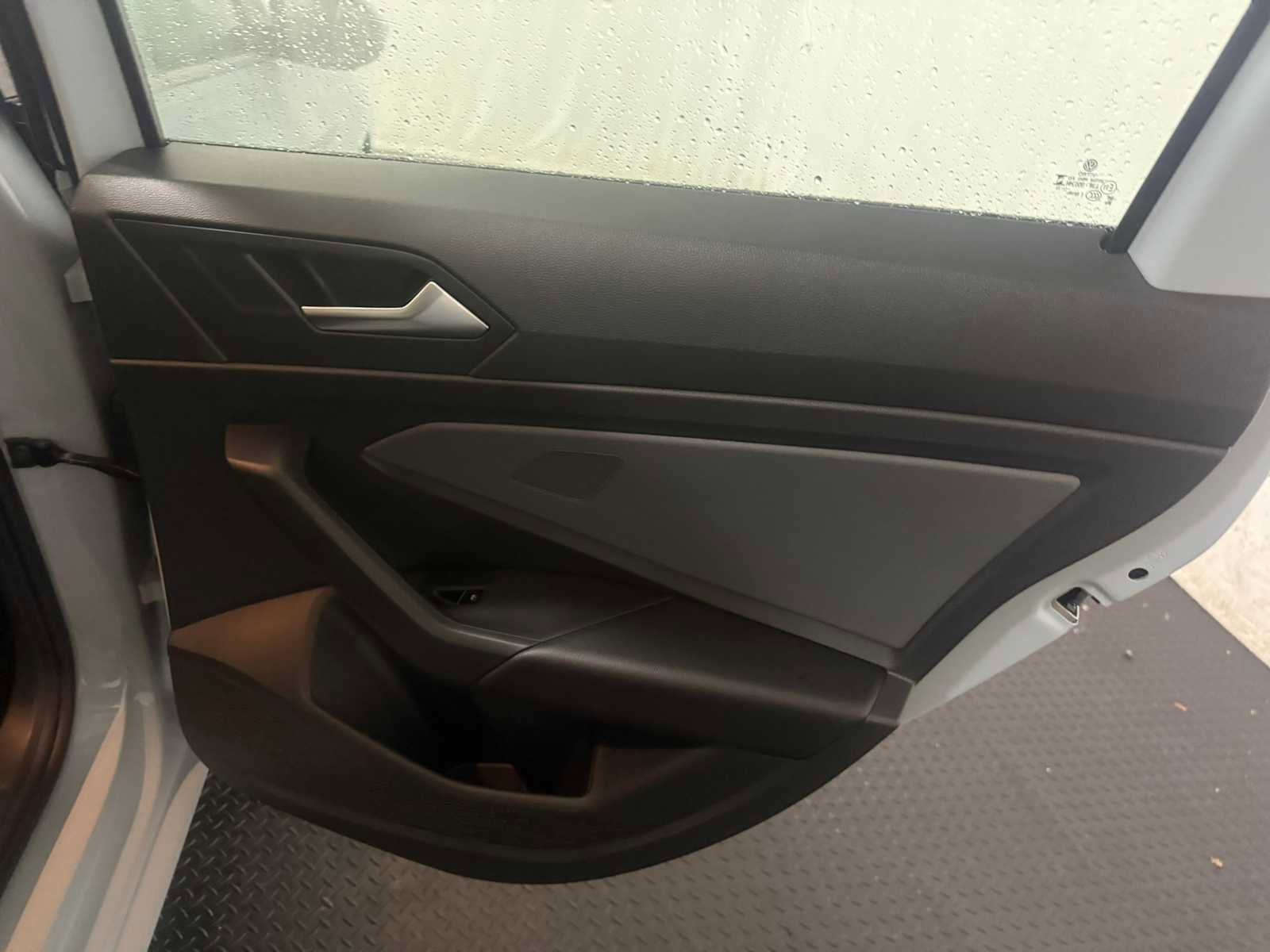 Certified 2025 Volkswagen Jetta SE w/ Sunroof Package image 26