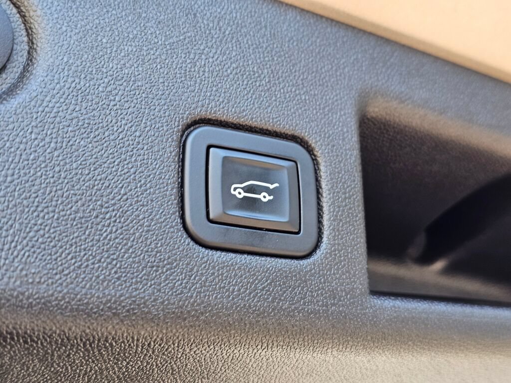 Used 2018 Chevrolet Equinox Premier AWD/4WD image 11