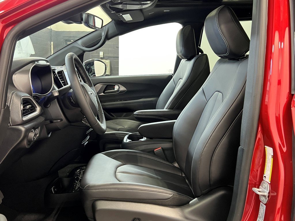 New 2026 Chrysler Pacifica Select image 14