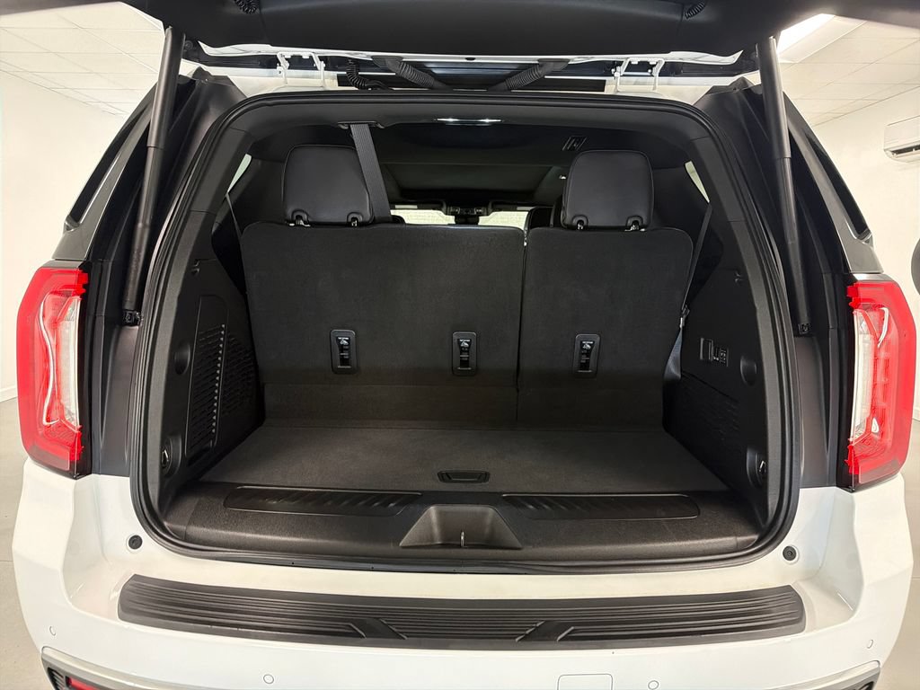 Used 2023 GMC Yukon SLT w/ SLT Luxury Package RWD image 8