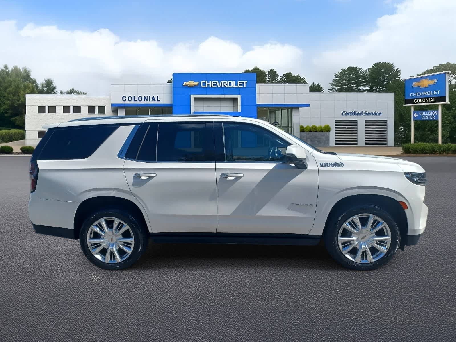 Used 2022 Chevrolet Tahoe High Country w/ Premium Package 2 AWD/4WD image 3