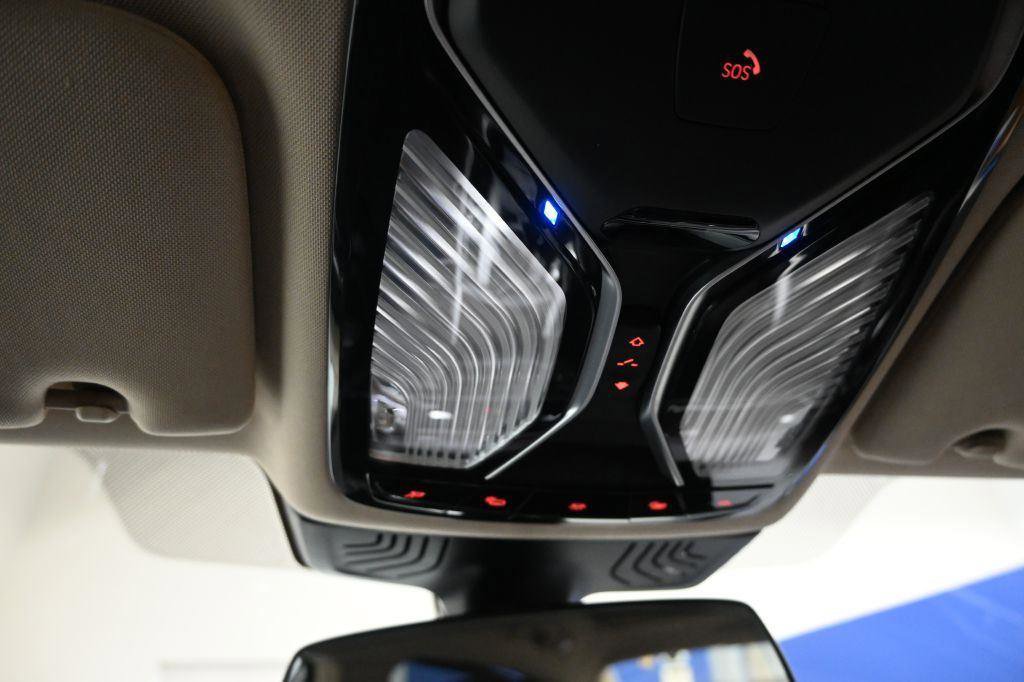 Used 2020 BMW 740i xDrive w/ Premium Package image 29