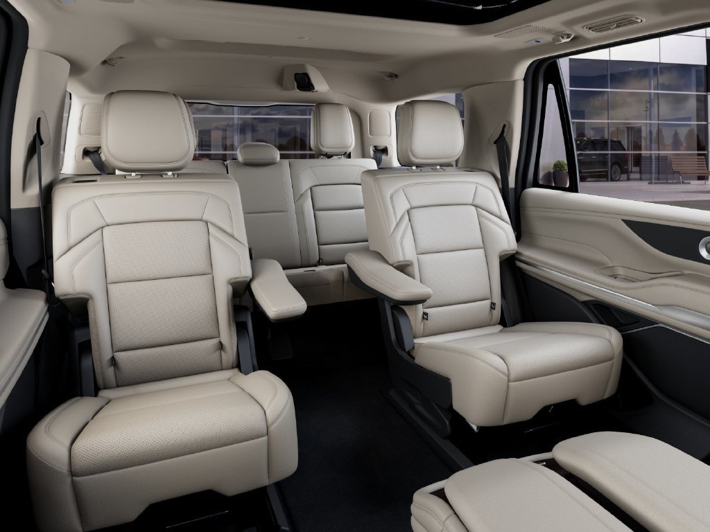 New 2027 Lincoln Navigator Reserve AWD/4WD image 11