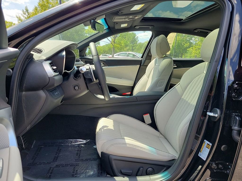 Used 2025 Genesis G70 2.5T w/ Sport Prestige Package image 14