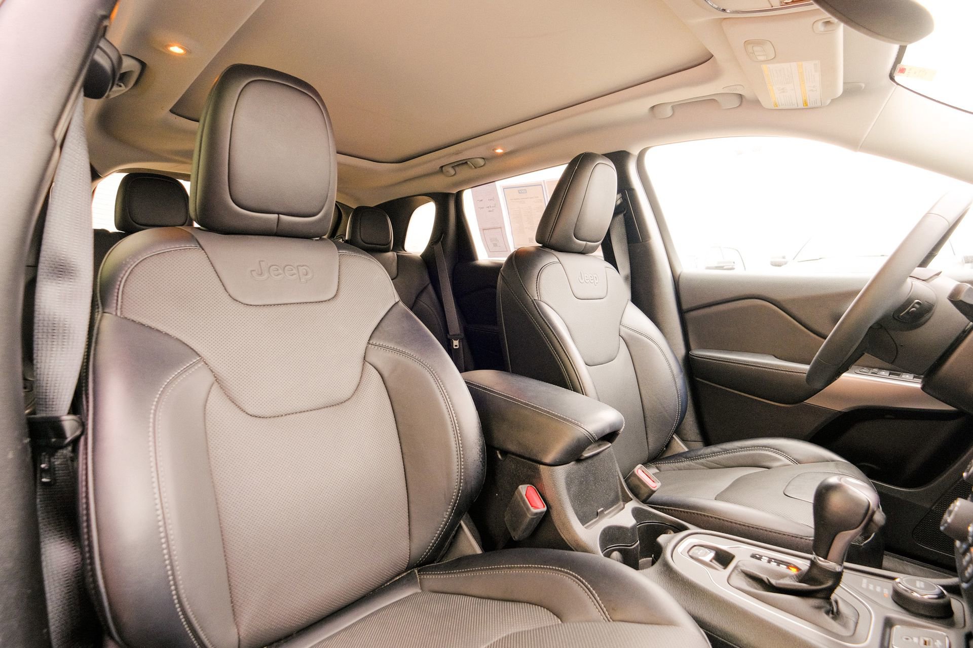 Used 2022 Jeep Cherokee Latitude Lux w/ Sun & Sound Group image 17