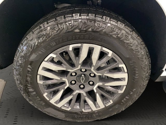 New 2026 Chevrolet Suburban Z71 w/ Z71 Off-Road Package AWD/4WD image 17
