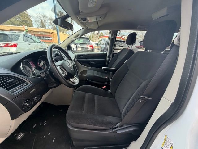 Used 2019 Dodge Grand Caravan SE w/ Rear Park Assist Package image 9