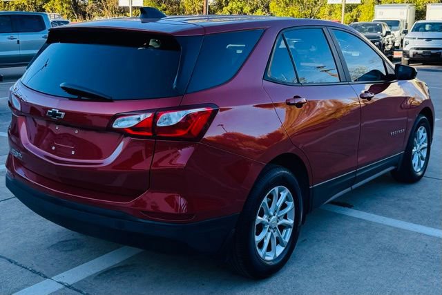 Used 2020 Chevrolet Equinox LS w/ LS Convenience Package image 2