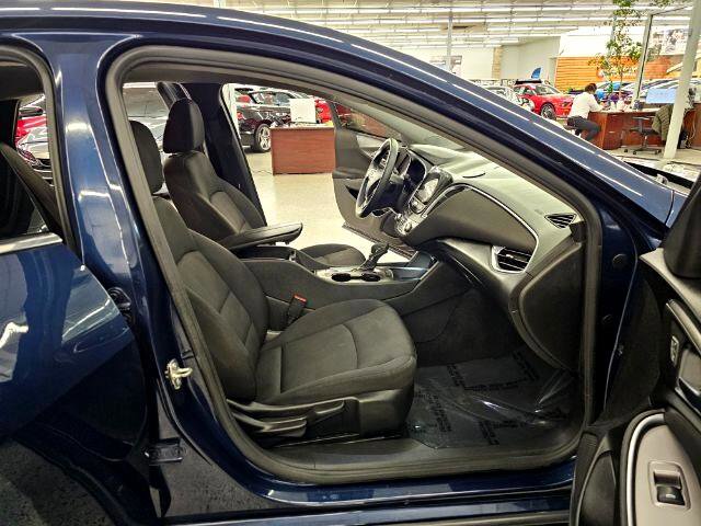 Used 2021 Chevrolet Malibu LT image 30