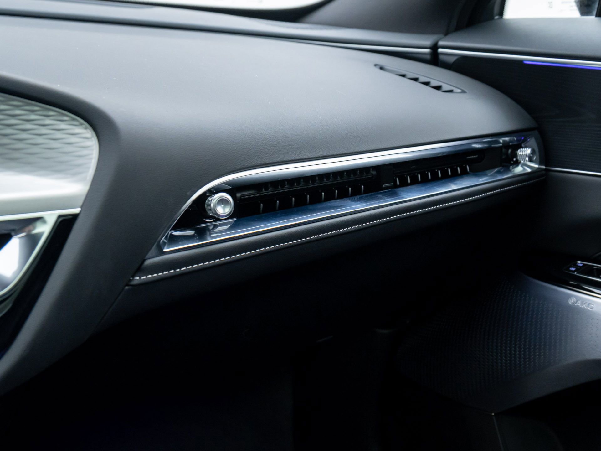 Certified 2025 Cadillac Lyriq Luxury w/ LPO, Floor Liner Package image 33