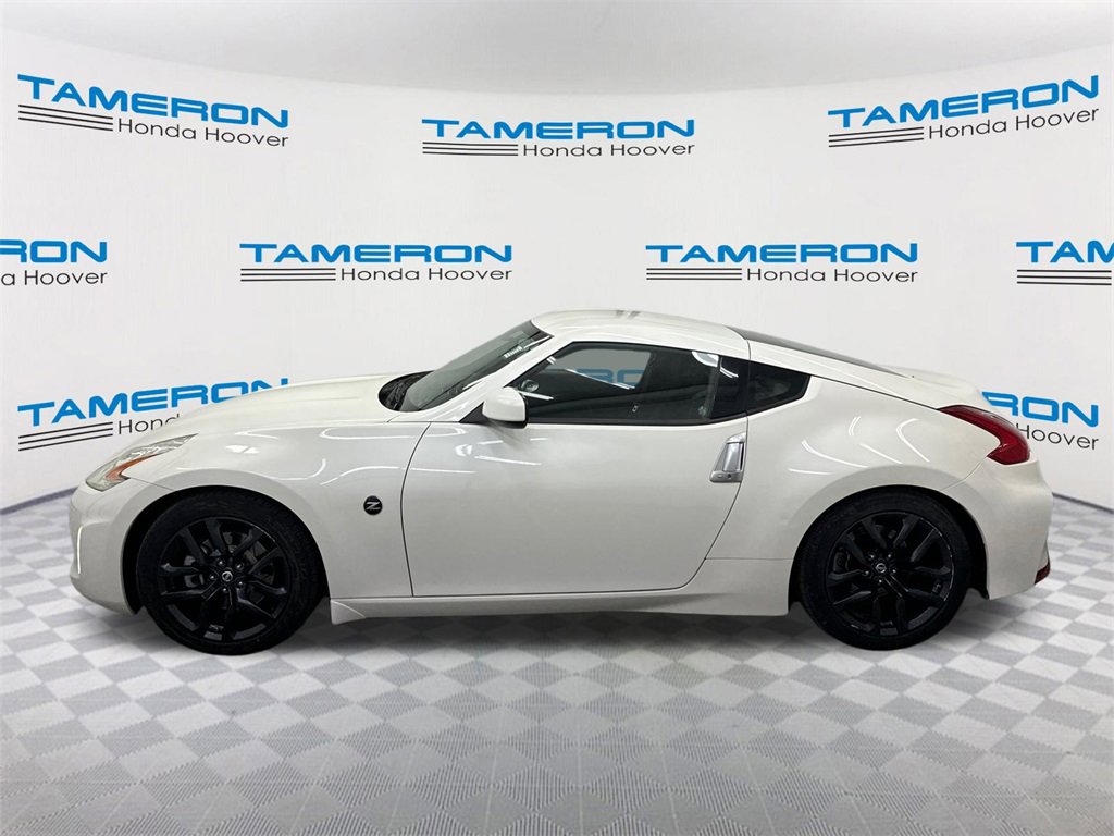 Used 2016 Nissan 370Z Coupe image 2