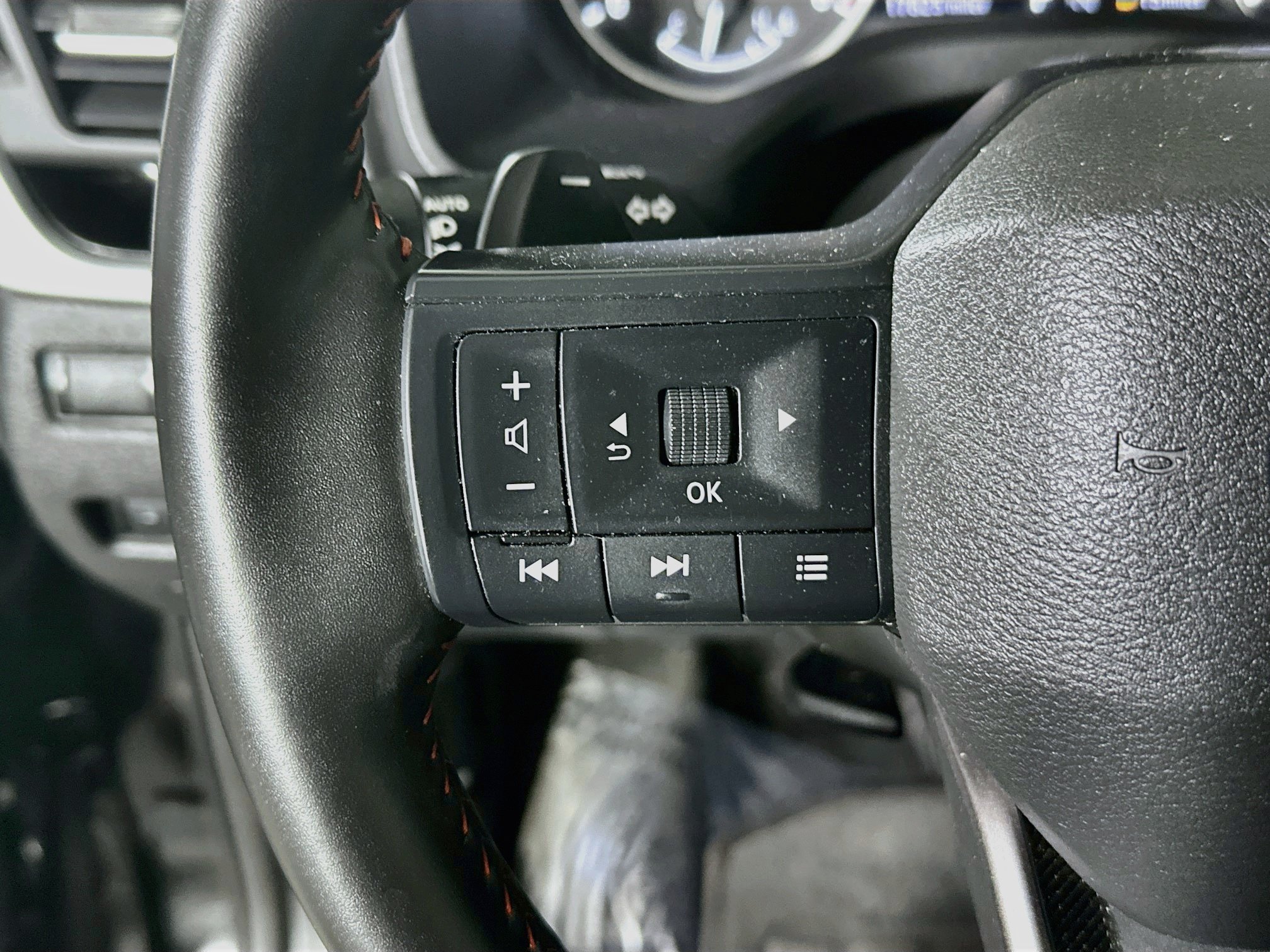 Used 2026 Nissan Rogue SV AWD/4WD image 16