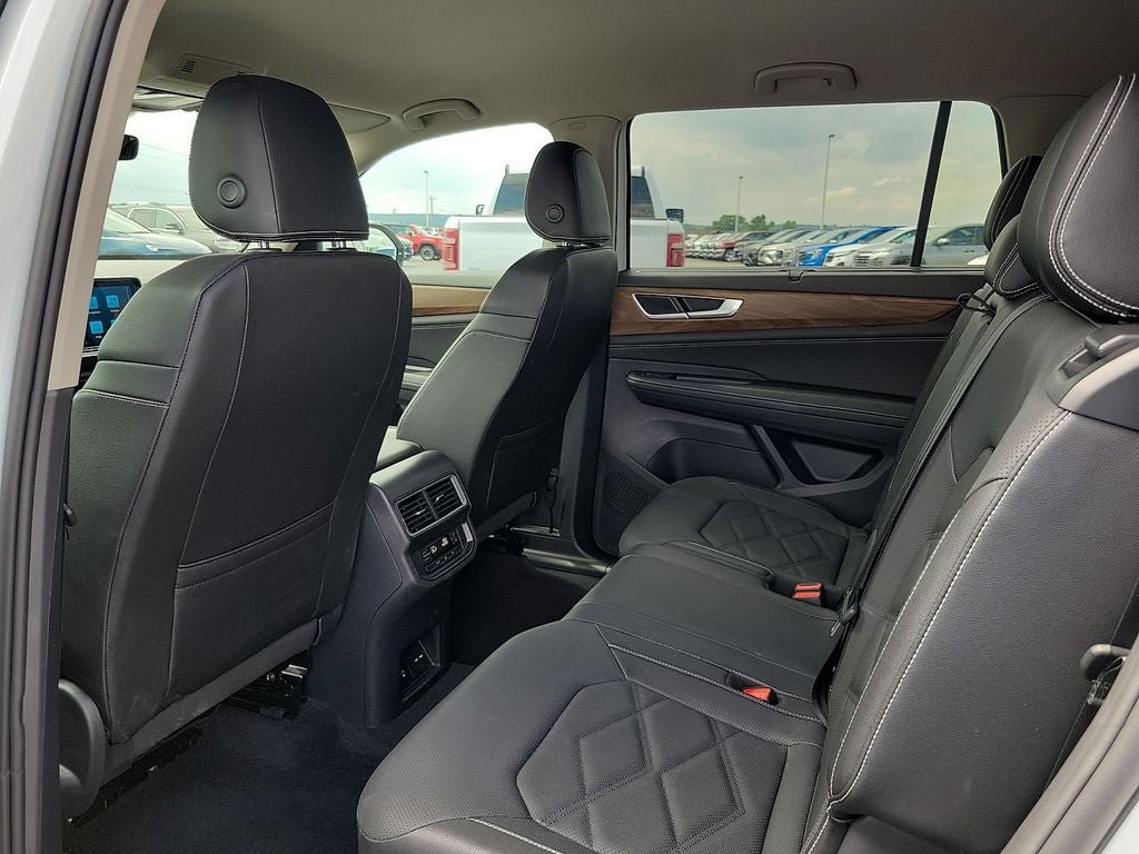 Used 2025 Volkswagen Atlas SE AWD/4WD image 10