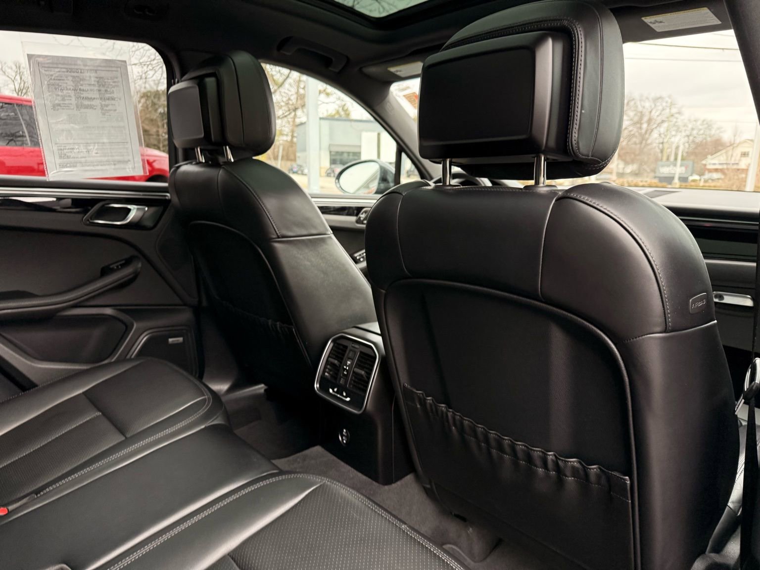 Used 2022 Porsche Macan image 33