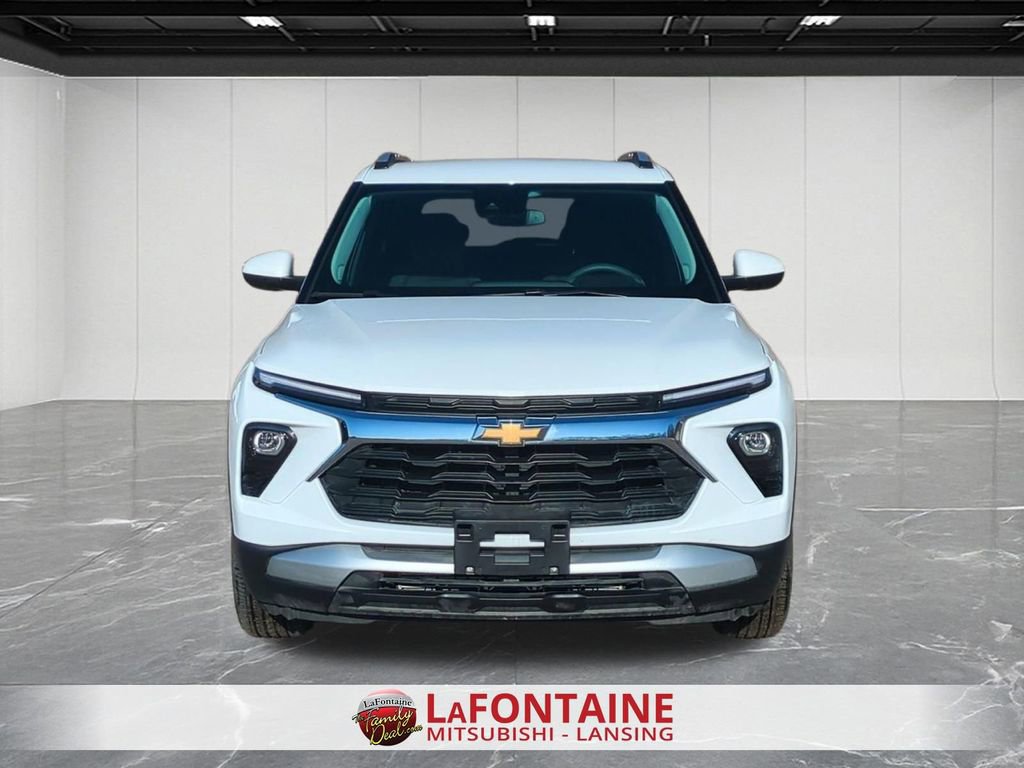 Used 2025 Chevrolet TrailBlazer LT FWD image 3