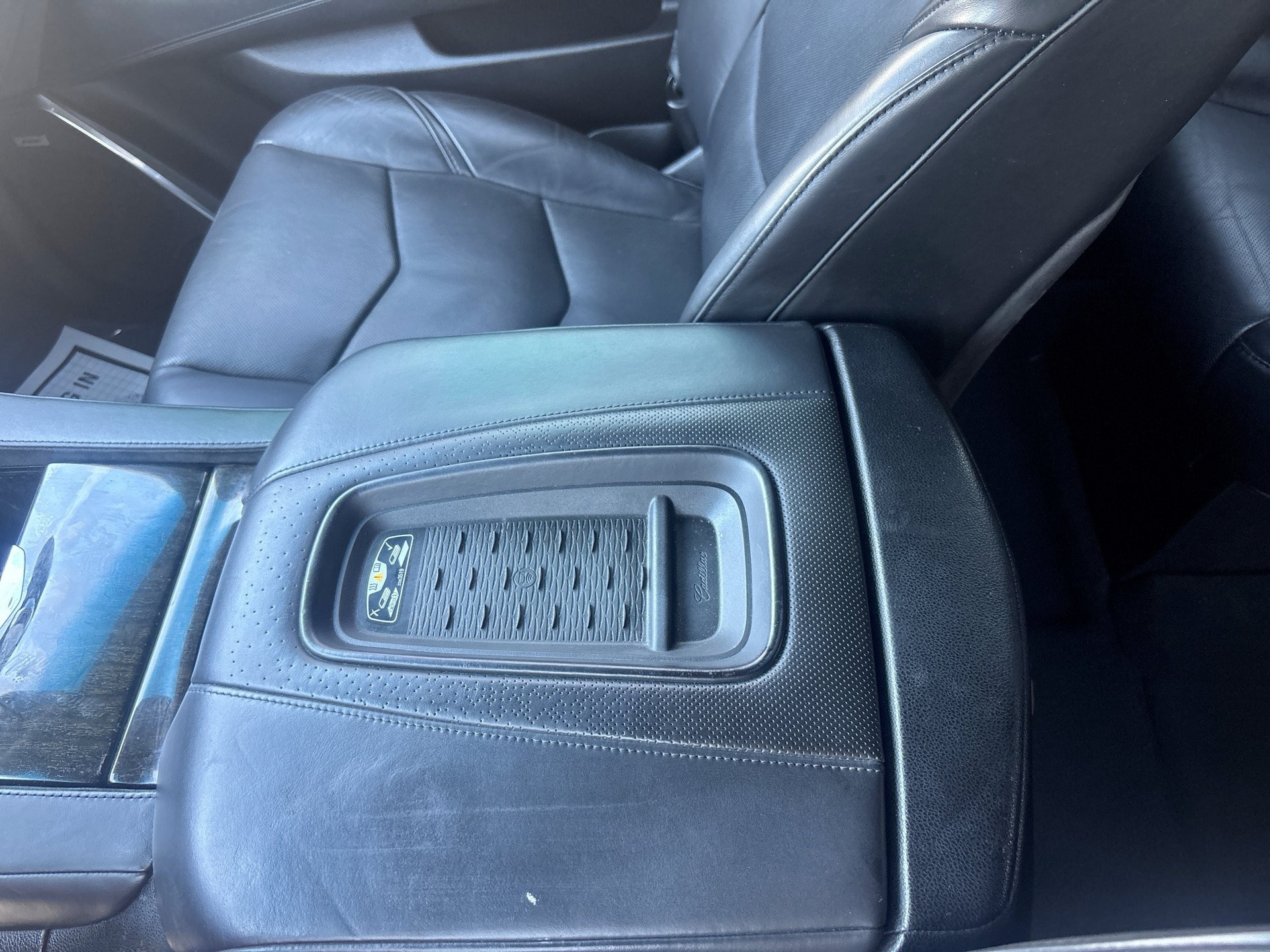 Used 2016 Cadillac Escalade Platinum AWD/4WD image 24