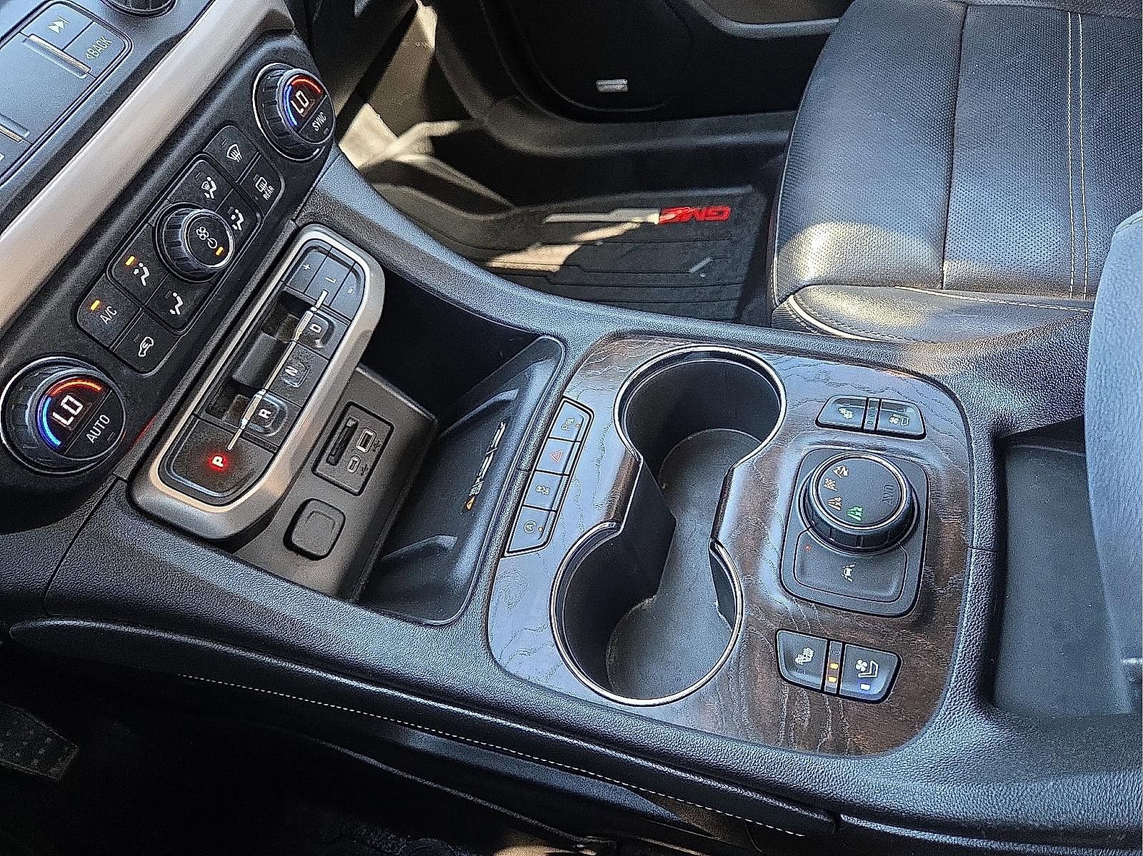 Certified 2020 GMC Acadia Denali w/ LPO, Floor Liner Package image 25