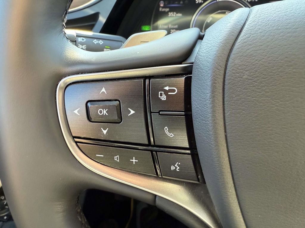 Used 2025 Lexus ES 300h w/ Premium Package image 22