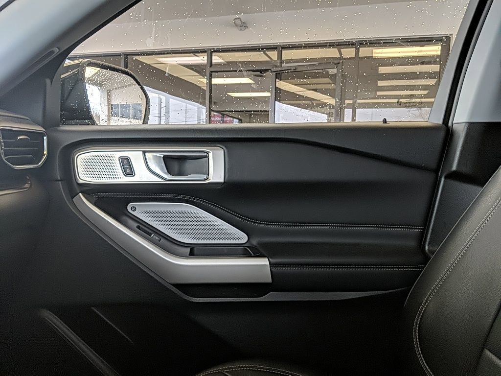 Used 2023 Ford Explorer Limited w/ Limited Technology Package image 25