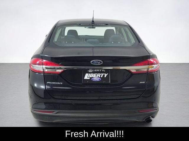 Used 2018 Ford Fusion SE w/ Fusion SE Technology Package FWD image 4