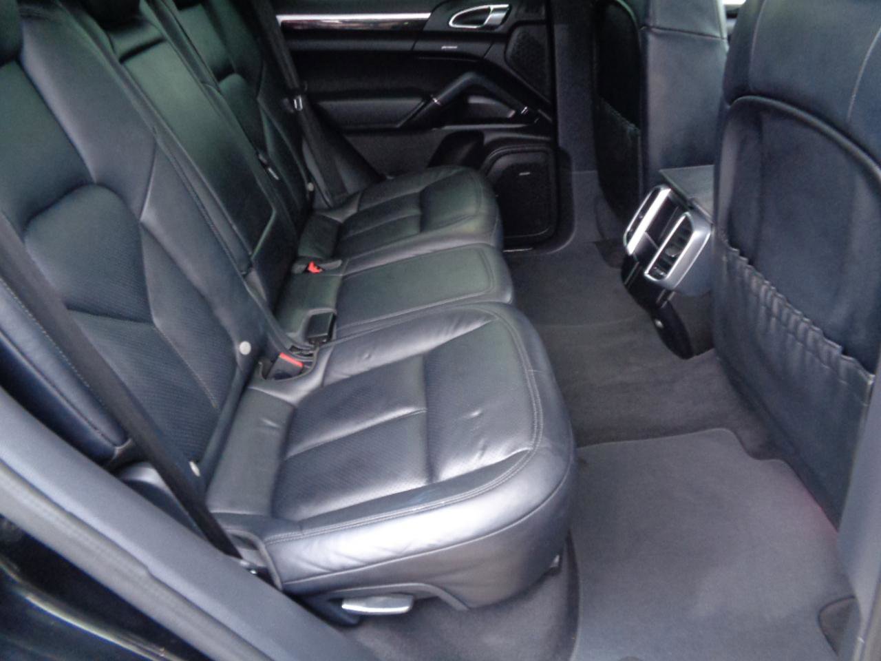 Used 2016 Porsche Cayenne AWD 4dr Platinum Edition image 8