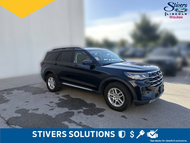 Used 2025 Ford Explorer Active AWD/4WD image 3