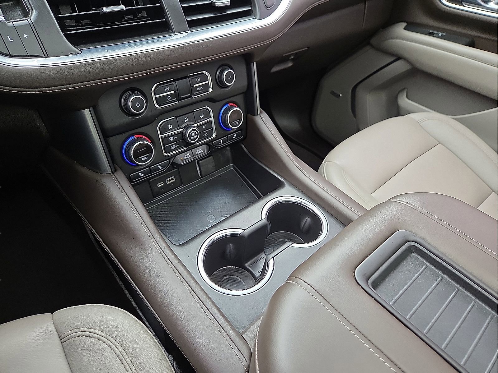 Used 2022 Chevrolet Tahoe Z71 w/ Z71 Off-Road Package AWD/4WD image 25