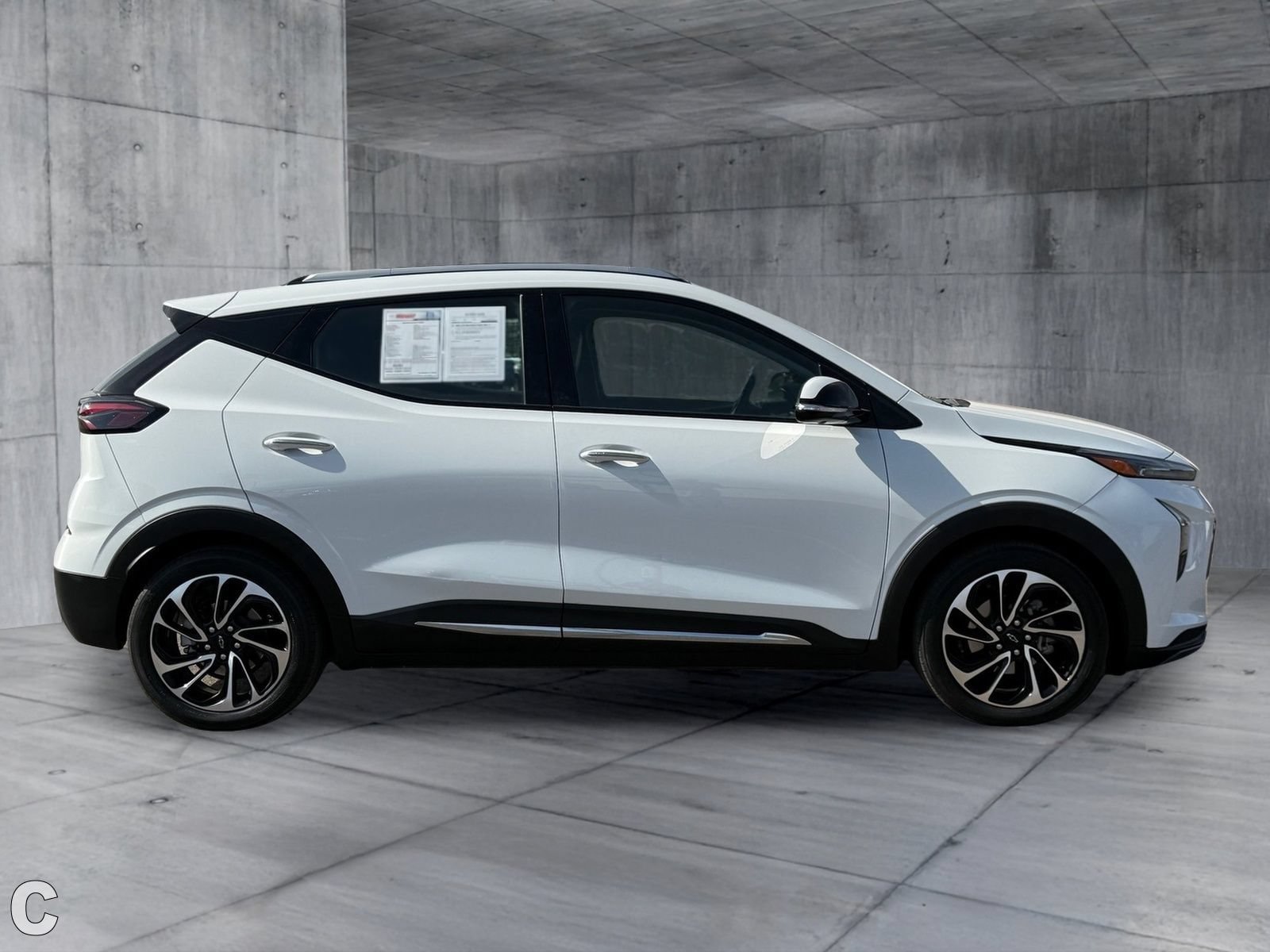 Certified 2023 Chevrolet Bolt EUV Premier w/ Sun & Sound Package FWD image 8