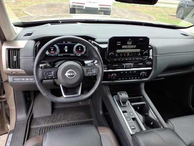 Certified 2024 Nissan Pathfinder Platinum w/ Black Appearance Package image 7