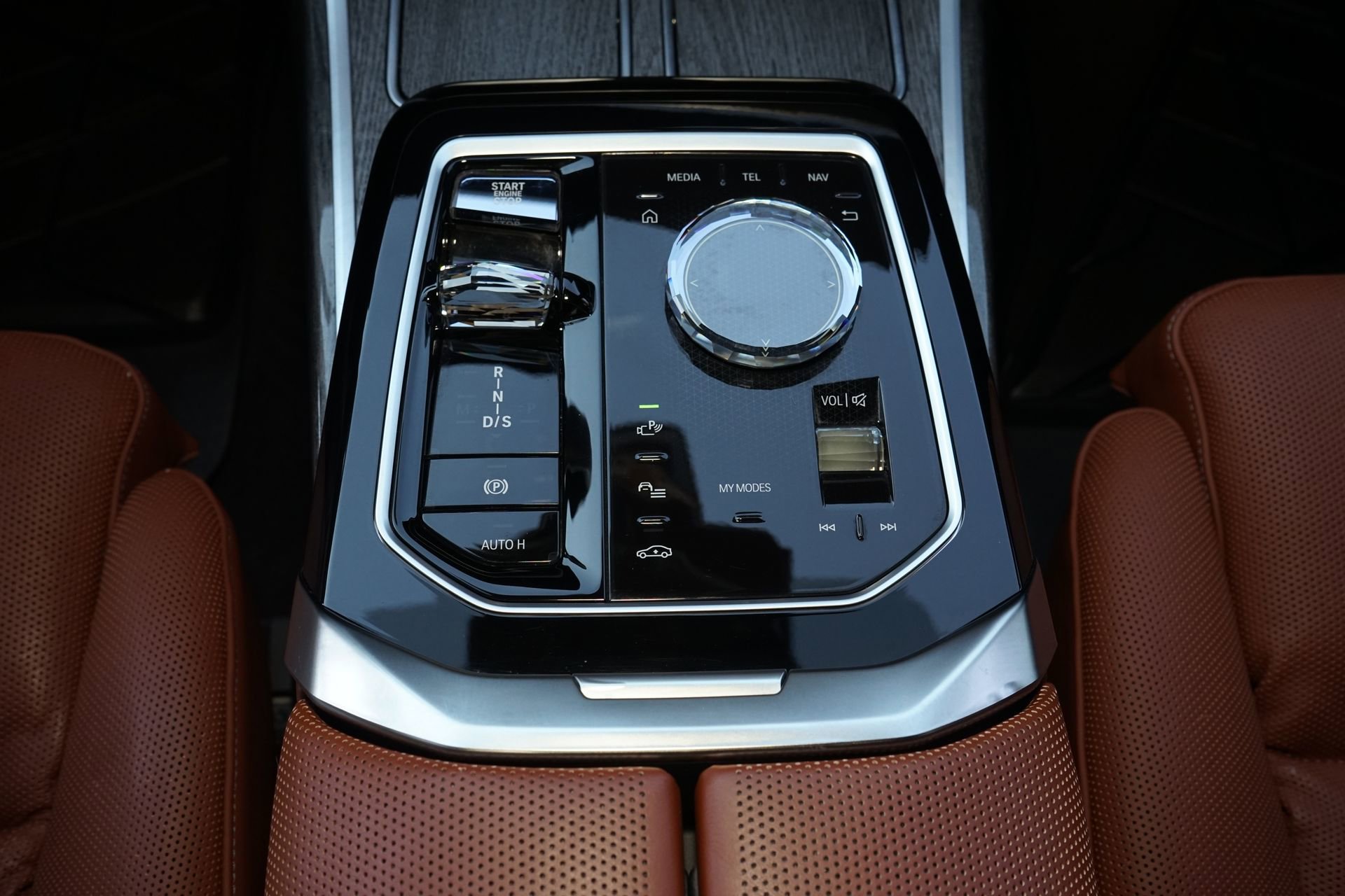 Used 2023 BMW 740i image 18