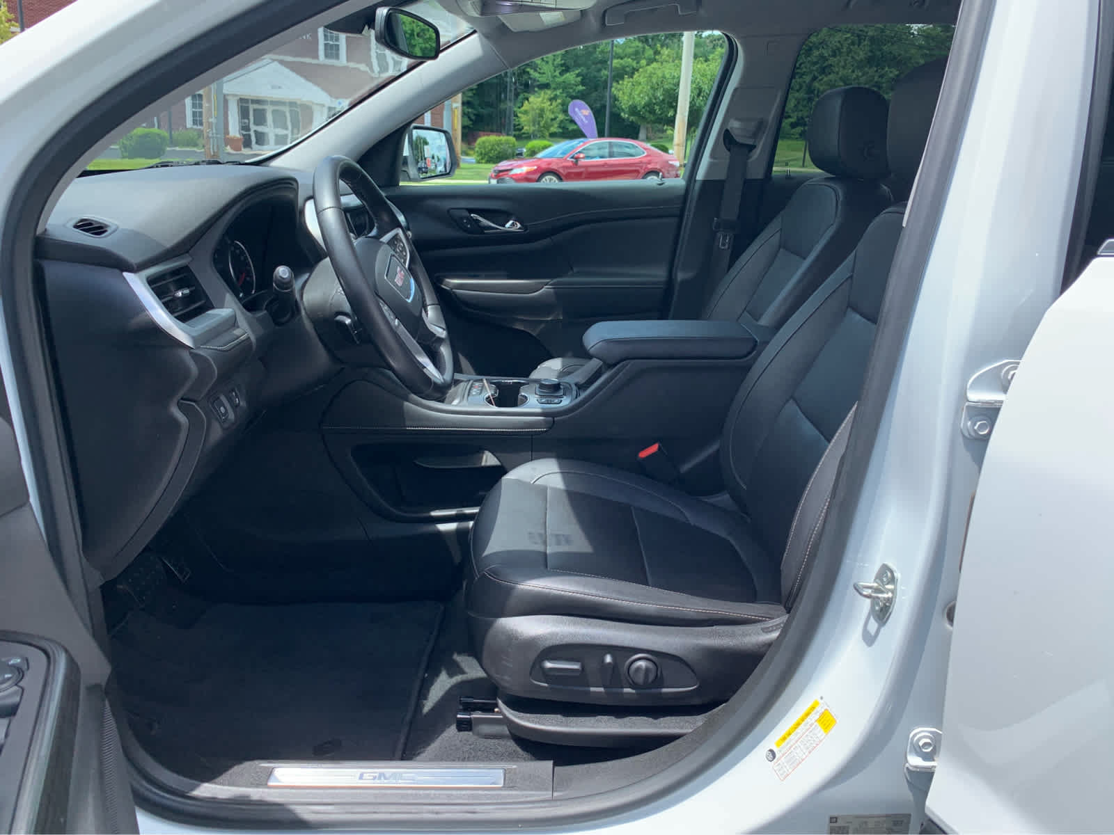 Used 2020 GMC Acadia SLT FWD image 11
