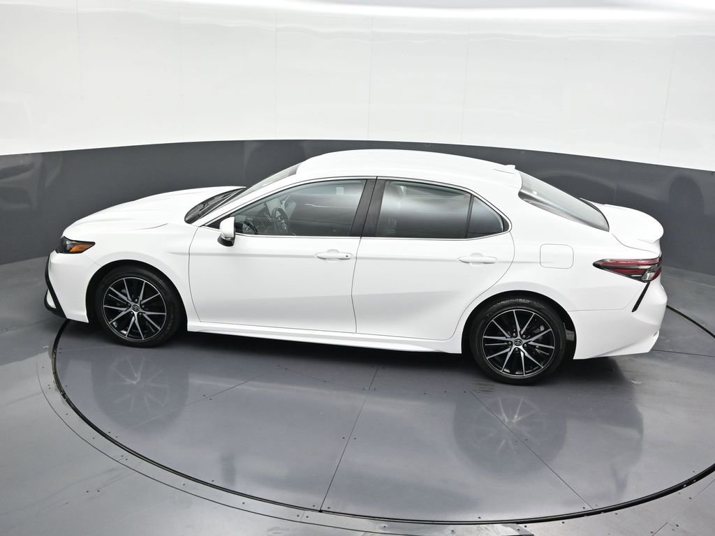 Used 2024 Toyota Camry SE image 15