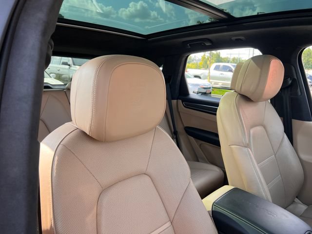 Used 2019 Porsche Cayenne Turbo AWD/4WD image 38