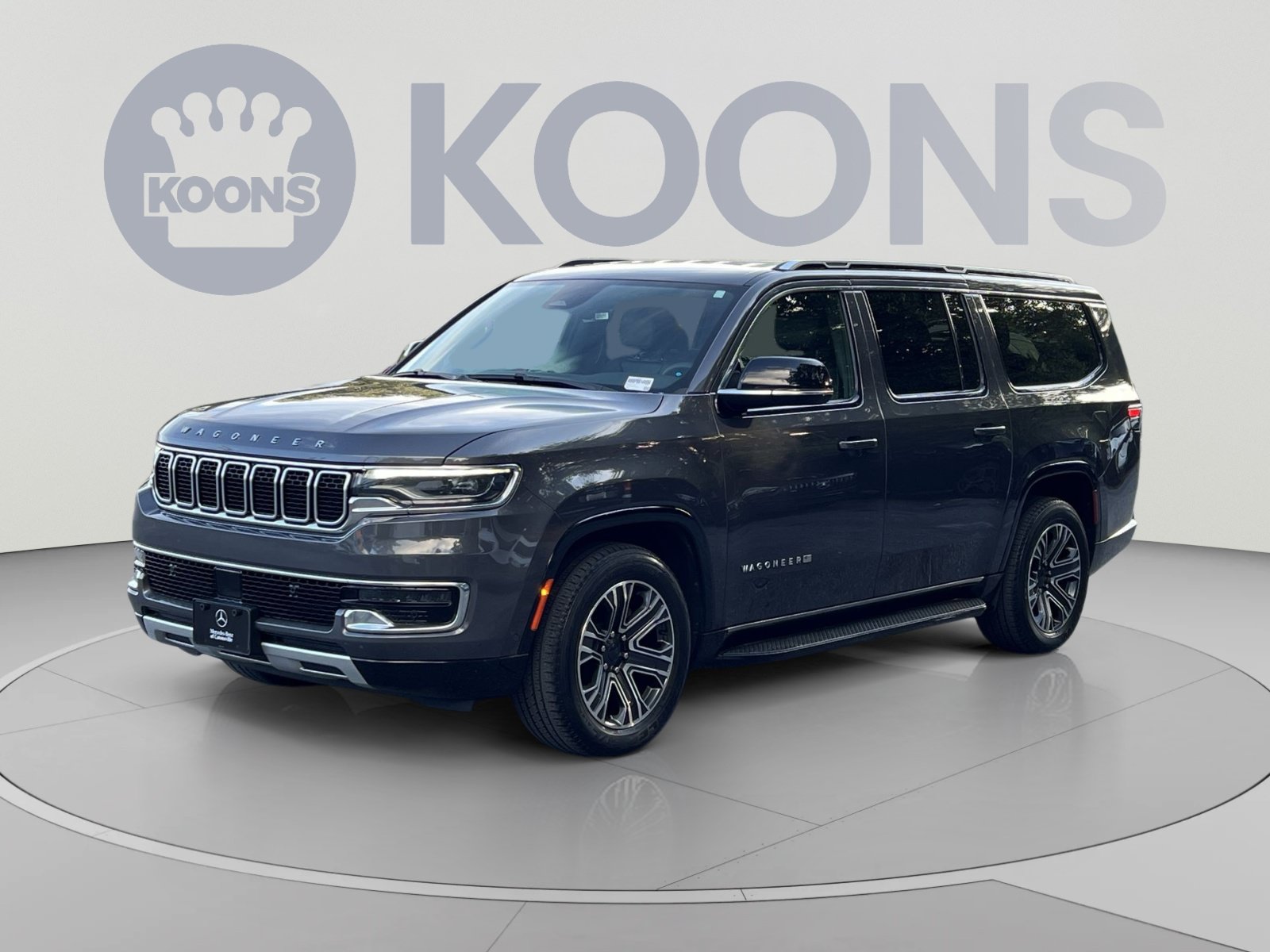 Used 2024 Jeep Wagoneer L Series II w/ Flexible Seating Group AWD/4WD image 1