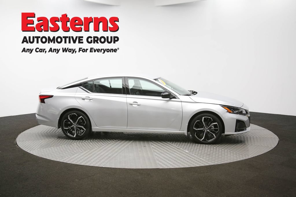 Used 2023 Nissan Altima 2.5 SR FWD image 44