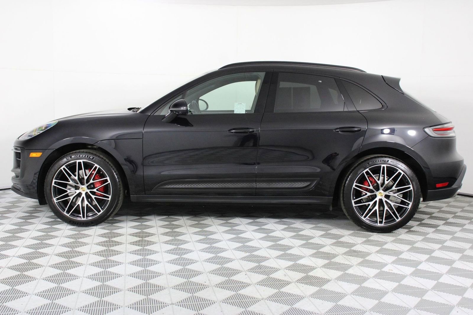 Certified 2023 Porsche Macan S image 2