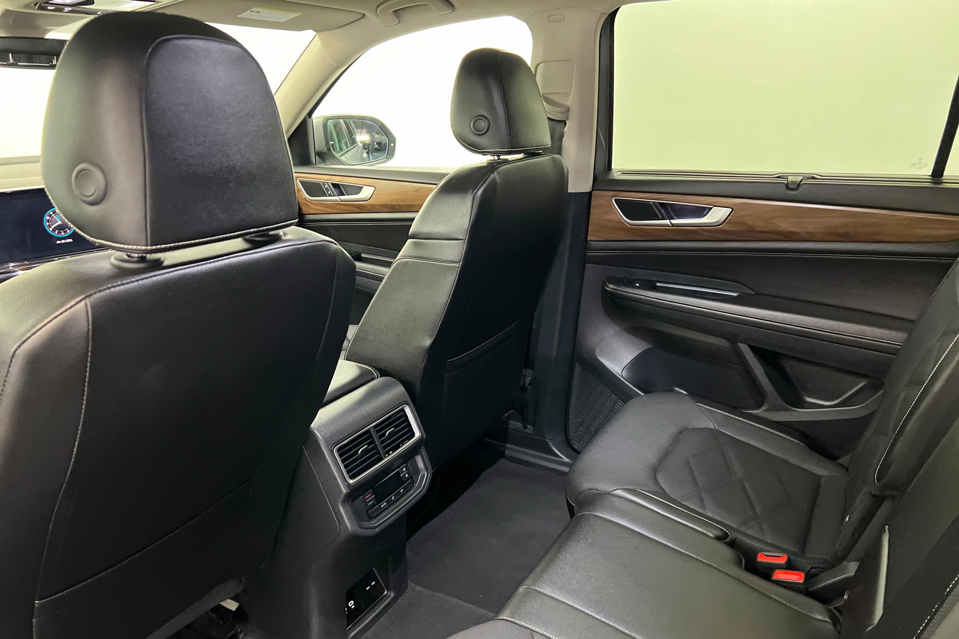 Used 2025 Volkswagen Atlas SE AWD/4WD image 20