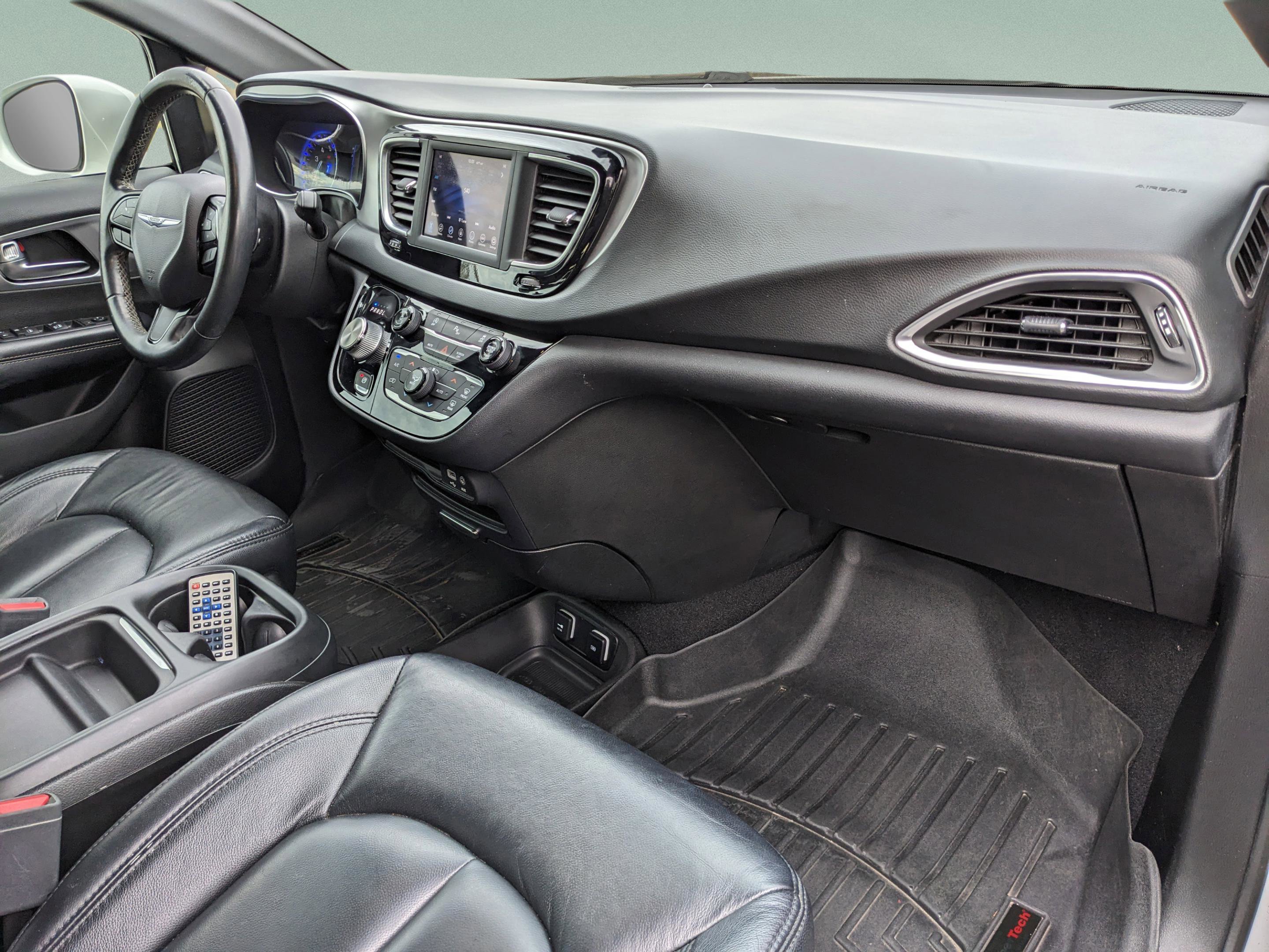 Used 2019 Chrysler Pacifica Touring Plus w/ S Appearance Package image 16